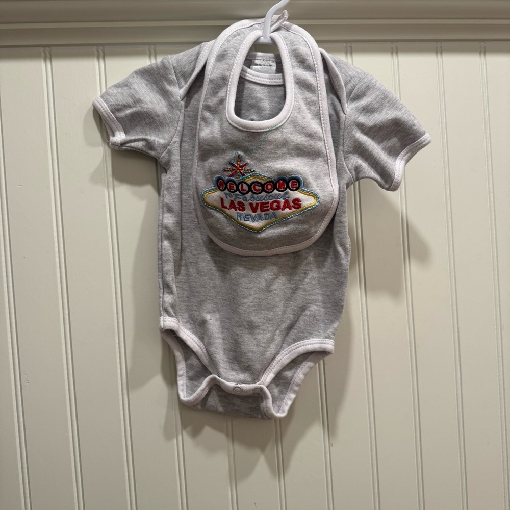 Gray Welcome to Fabulous Las Vegas Onesie with ✨Free Bib✨ - Picture 4 of 5